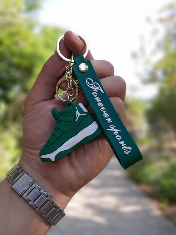 آویز سیلیکونی طرح کتونی جردن ساقدار